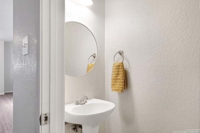 bathroom featuring sink