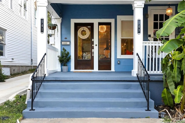 entrance to property featuring a porch