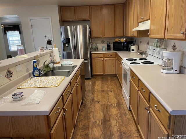 kitchen featuring white range with electric cooktop, dark hardwood / wood-style floors, sink, backsplash, and stainless steel fridge with ice dispenser