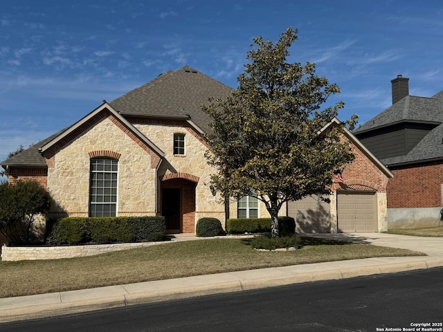 view of front of home with a front lawn