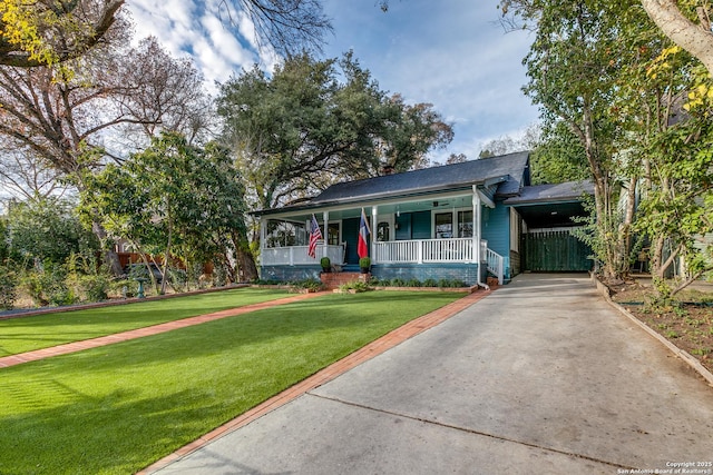 view of front of home with a front yard and covered porch