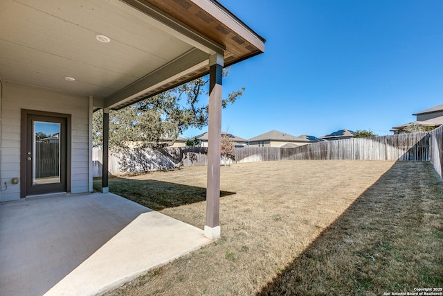 view of yard featuring a patio