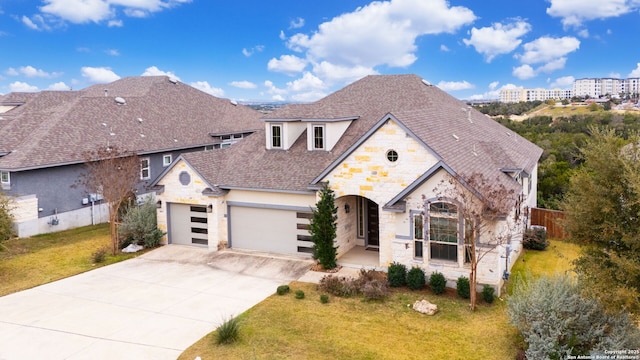 view of front of property with a front yard