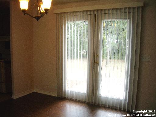 doorway featuring an inviting chandelier