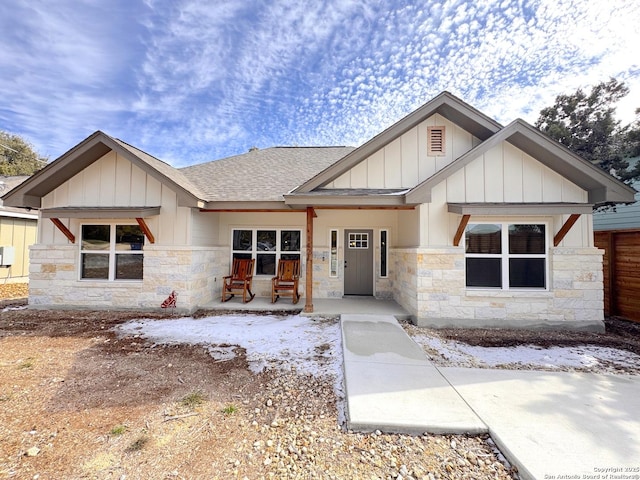 view of front of home with covered porch