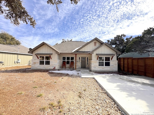 view of front of property