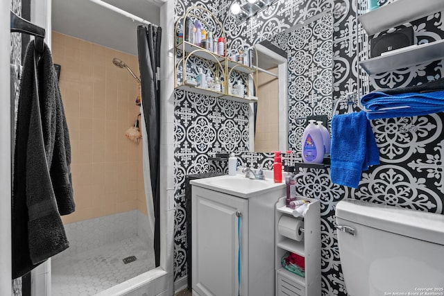 bathroom featuring a shower with curtain, vanity, and toilet