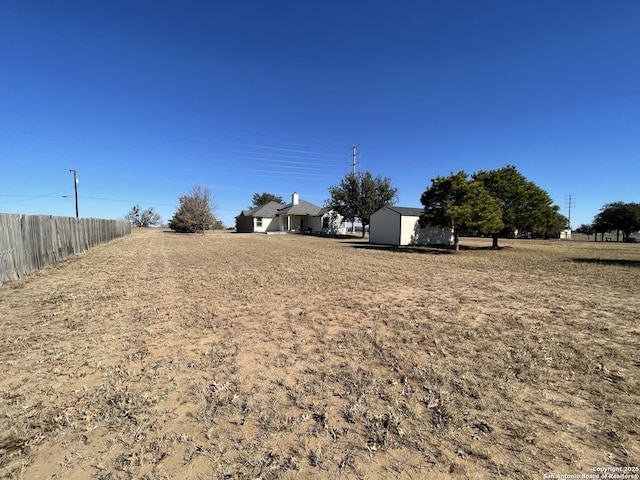 view of yard featuring a shed