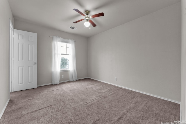 carpeted empty room featuring ceiling fan