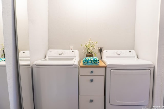 laundry room featuring washing machine and dryer