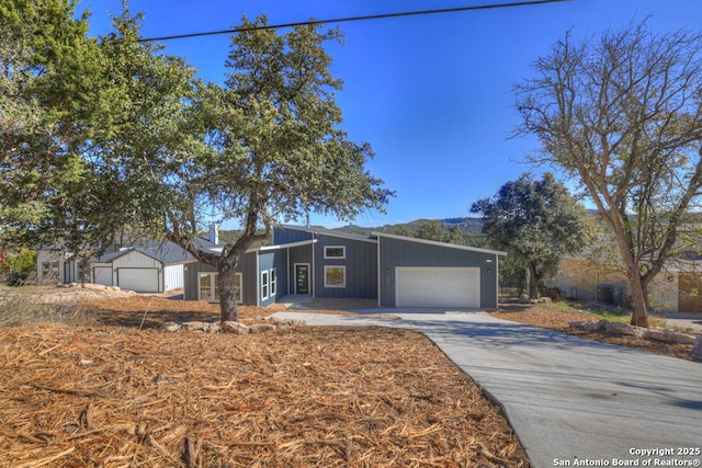 ranch-style home featuring a garage