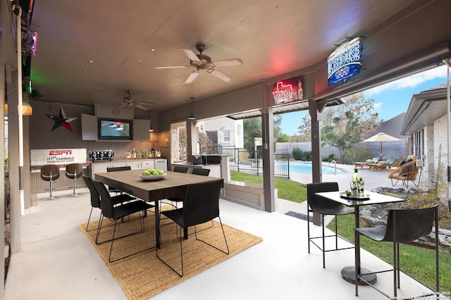 sunroom / solarium featuring ceiling fan