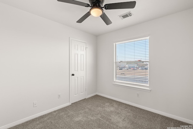 carpeted empty room featuring ceiling fan