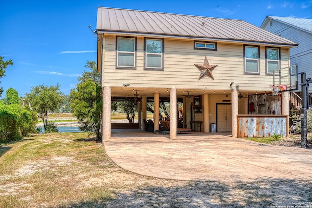 view of front of home with a carport