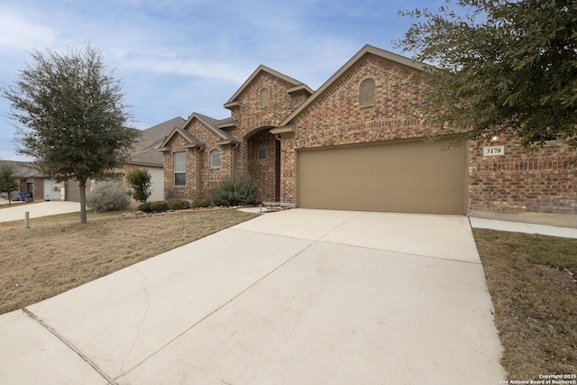 view of front facade featuring a garage and a front lawn