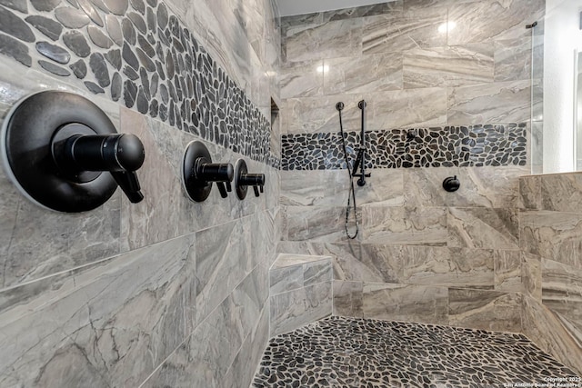 bathroom featuring tiled shower