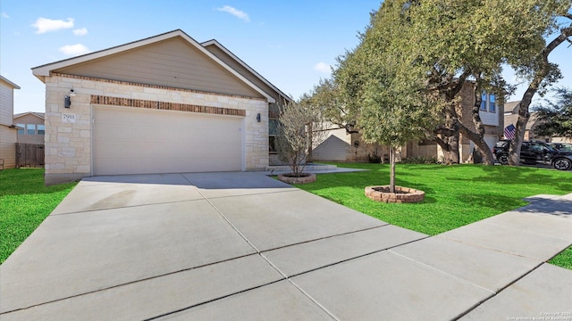 view of front of property featuring a front yard