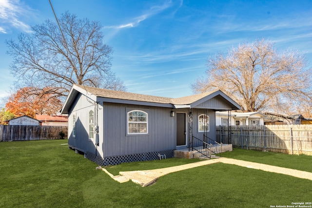 view of front facade with a front lawn