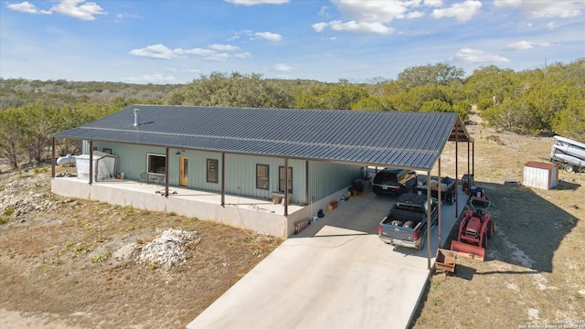 view of front of property featuring a porch and a carport