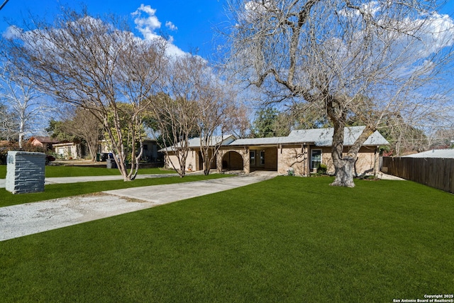 view of front facade with a front yard