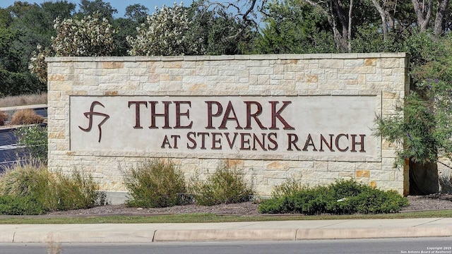 view of community / neighborhood sign