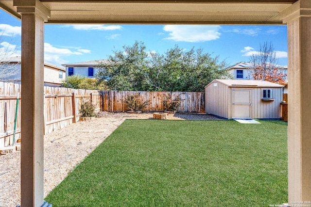 view of yard featuring a storage shed