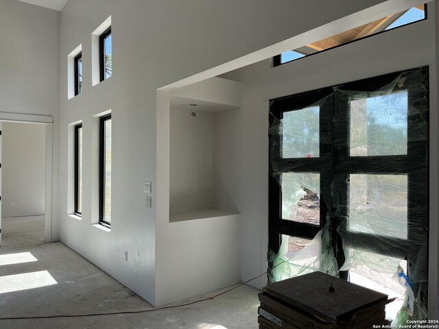 736 Johanna Ridge Rd, Bulverde, TX 78163 - hall with a high ceiling