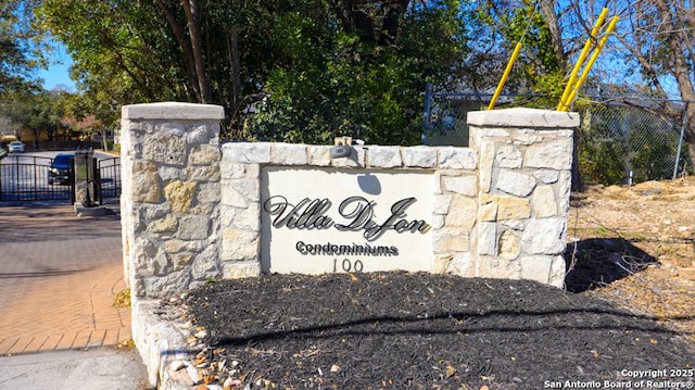 view of community / neighborhood sign