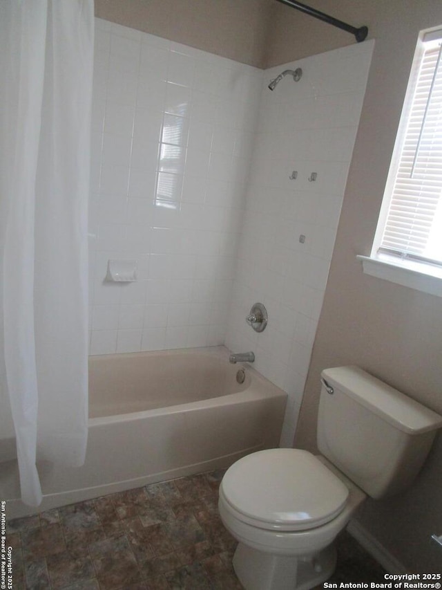 bathroom featuring shower / tub combo with curtain and toilet