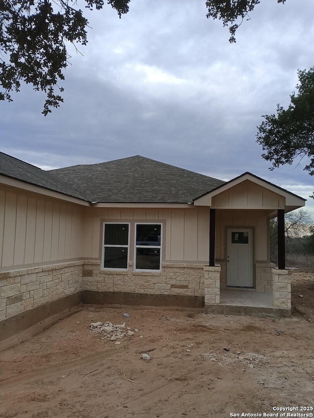 view of front of property