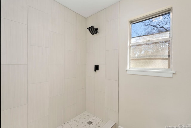 bathroom featuring tiled shower