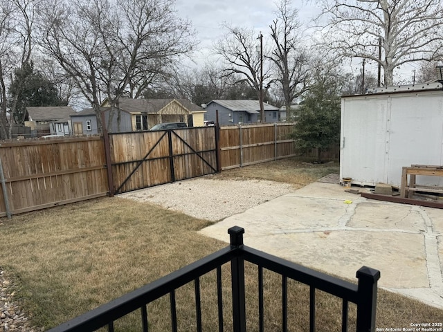 view of yard featuring a patio area