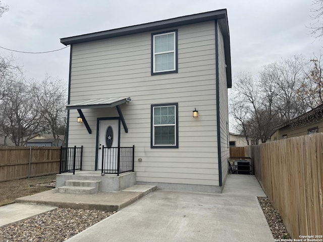 view of front of house featuring a patio area