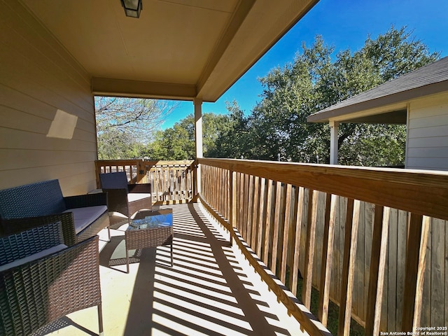 balcony featuring an outdoor hangout area