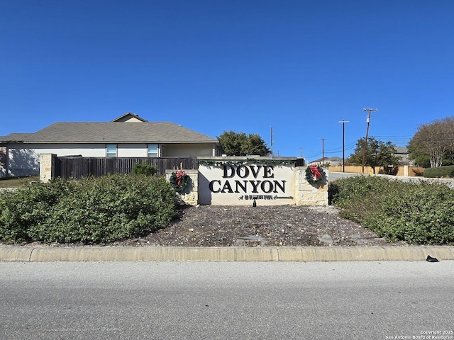 view of community / neighborhood sign