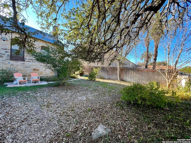 view of yard featuring a patio