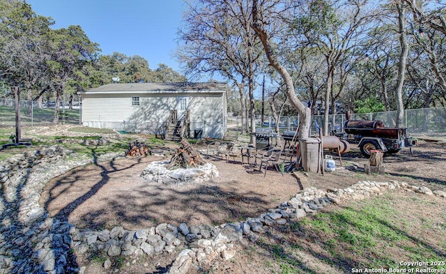 view of yard featuring a fire pit