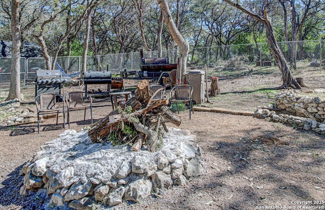 view of yard featuring a jacuzzi