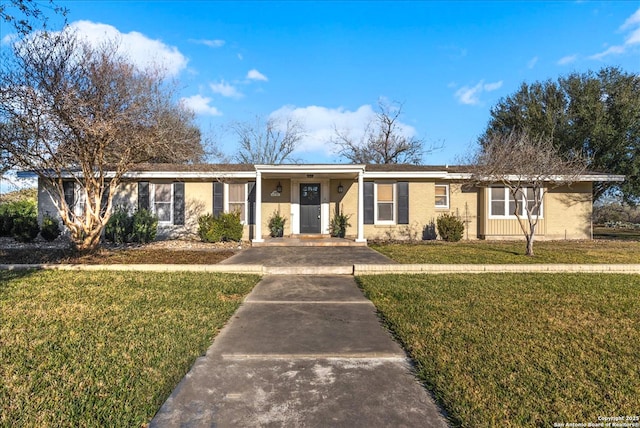 ranch-style home featuring a front yard