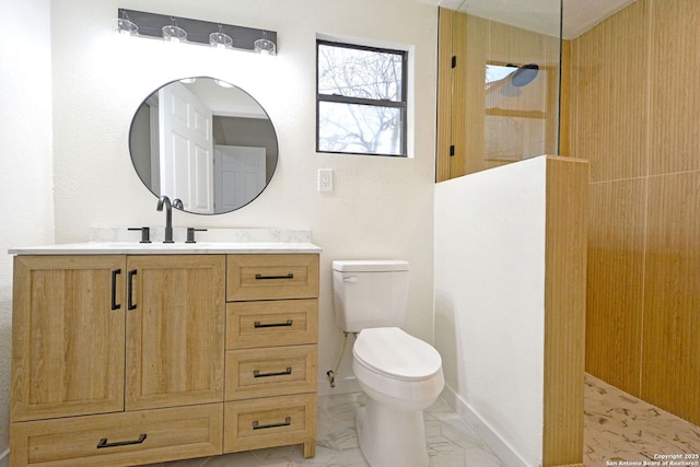 bathroom featuring tiled shower, vanity, and toilet