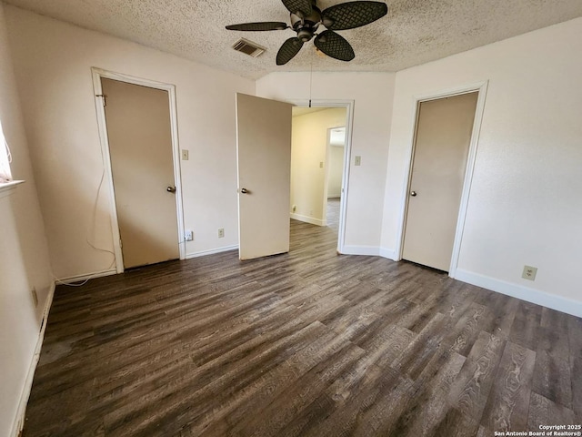 unfurnished bedroom featuring dark hardwood / wood-style floors, a textured ceiling, and ceiling fan