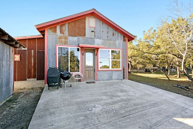 view of outbuilding