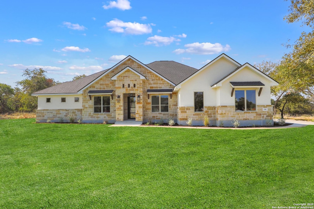 view of front of property with a front yard