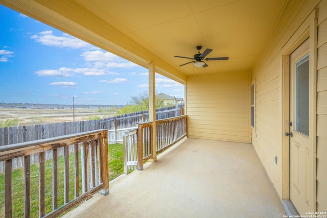 balcony featuring ceiling fan