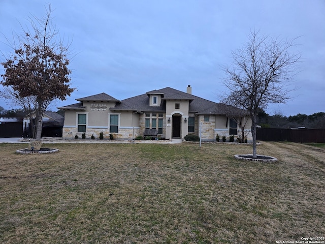 prairie-style home with a front yard