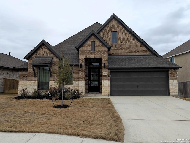 view of front facade featuring a garage and a front yard