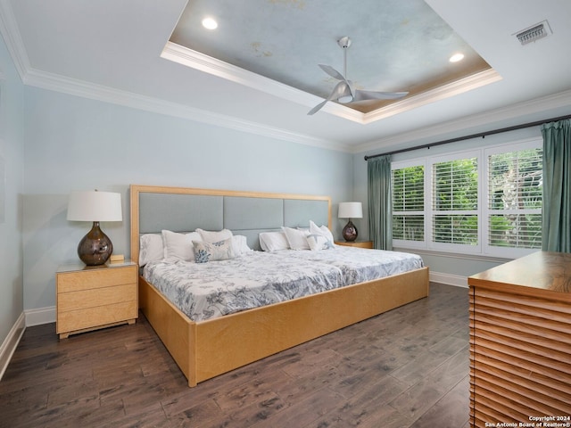 bedroom featuring ornamental molding, a raised ceiling, and ceiling fan