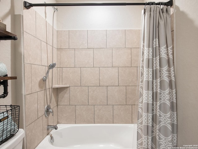 bathroom featuring shower / bath combo