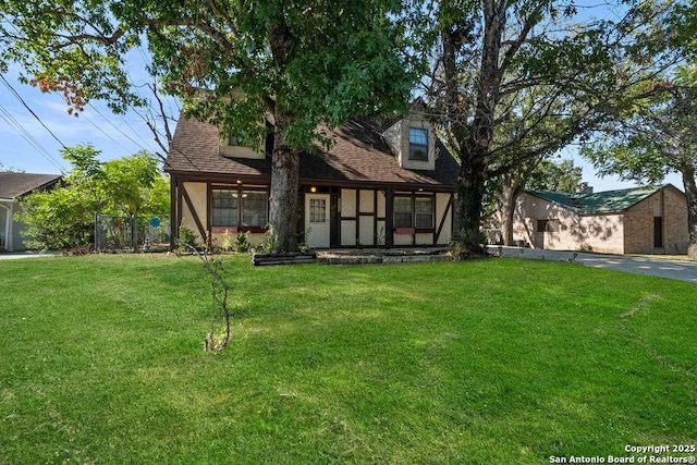 view of front of property with a front lawn