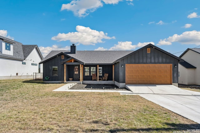 modern farmhouse style home featuring a garage and a front yard